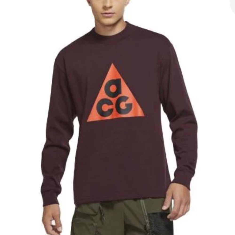 Nike Men’s ACG T-Shirt Round Neck Long Sleeve in Maroon in Men’s Medium